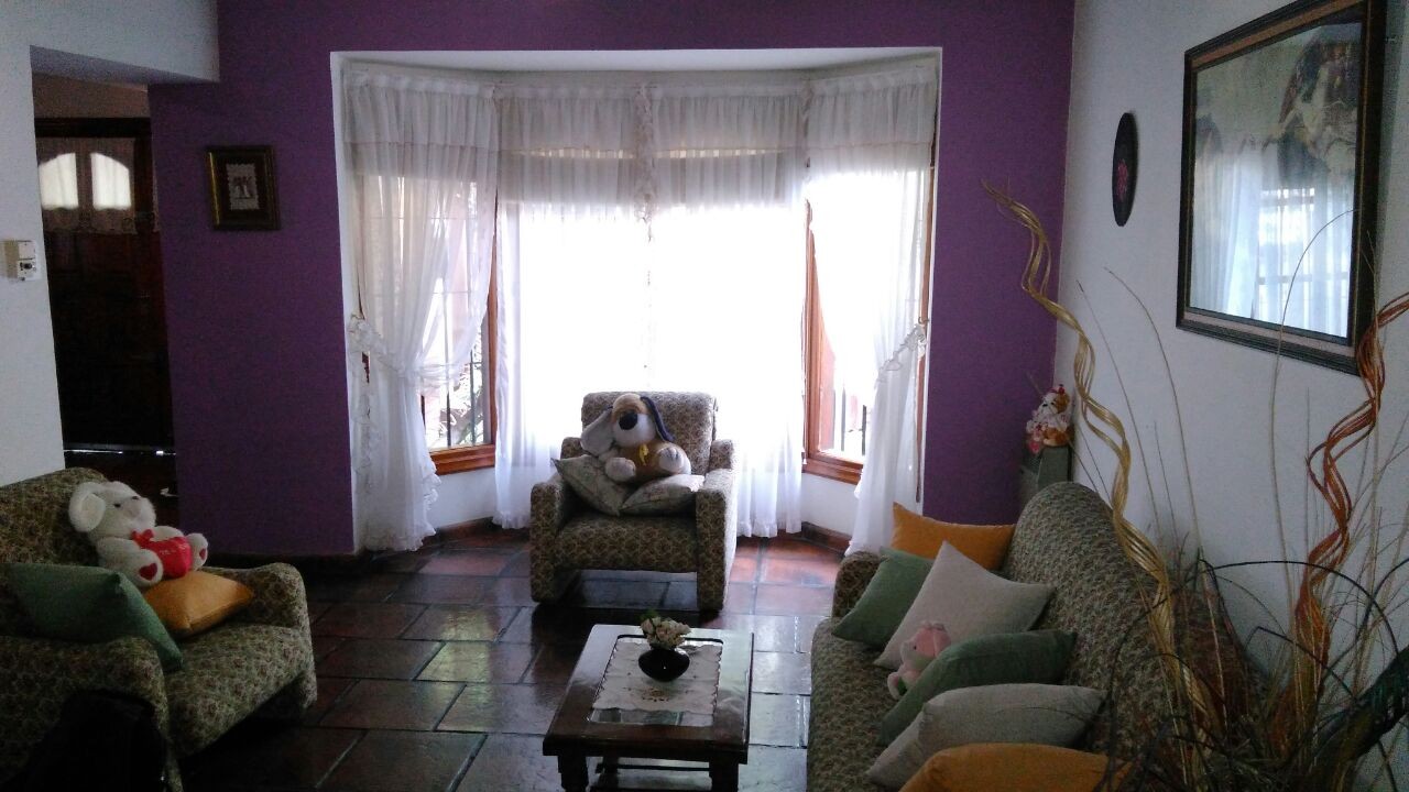 Chalet Barrio Balzaretti ( San Miguel)